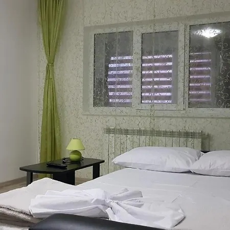 Ap Cu 3 Cam Decomandat La Parter Cu 2 Intrari Separate