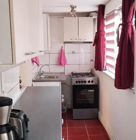 Ap Cu 3 Cam Decomandat La Parter Cu 2 Intrari Separate