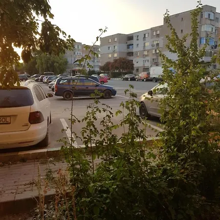 Ap Cu 3 Cam Decomandat La Parter Cu 2 Intrari Separate *