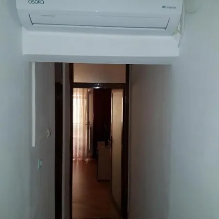 Ap Cu 3 Cam Decomandat La Parter Cu 2 Intrari Separate 公寓